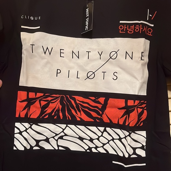 NEW WITH TAGS NEVER WORN Discontinued Size Small Twenty One Pilots Tee - Picture 2 of 4